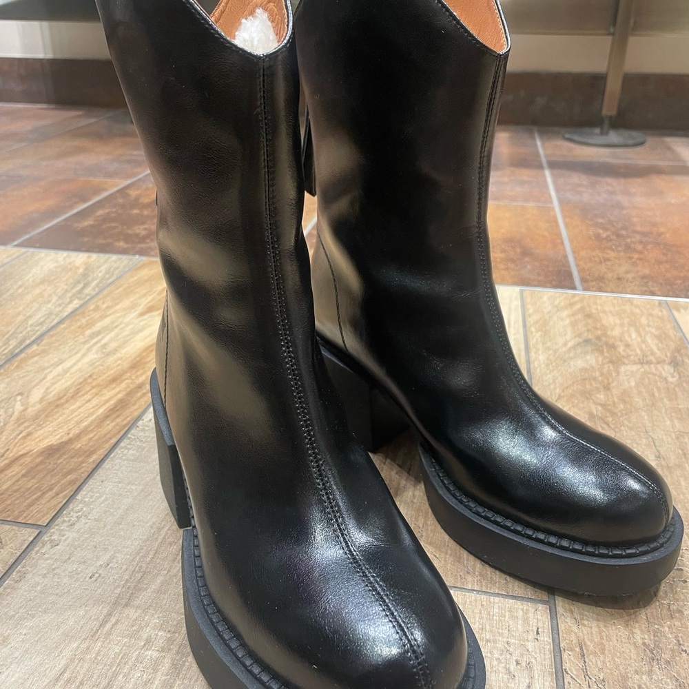 Shaylee Elegant Black Heeled Boots for Women